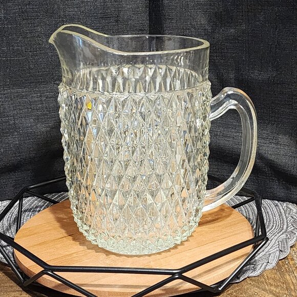 Elegant Diamond Pattern Glass Pitcher - Picture 1 of 7